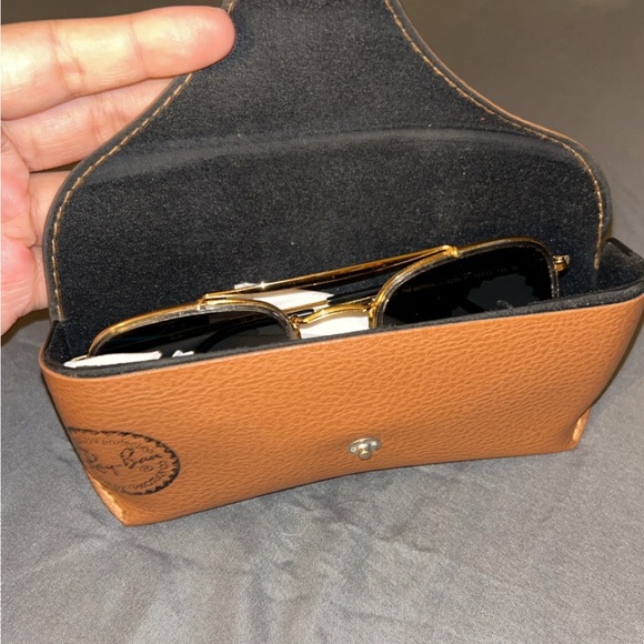 Black Ray Ban sunglasses with tan Ray Ban case - Picture 5 of 5